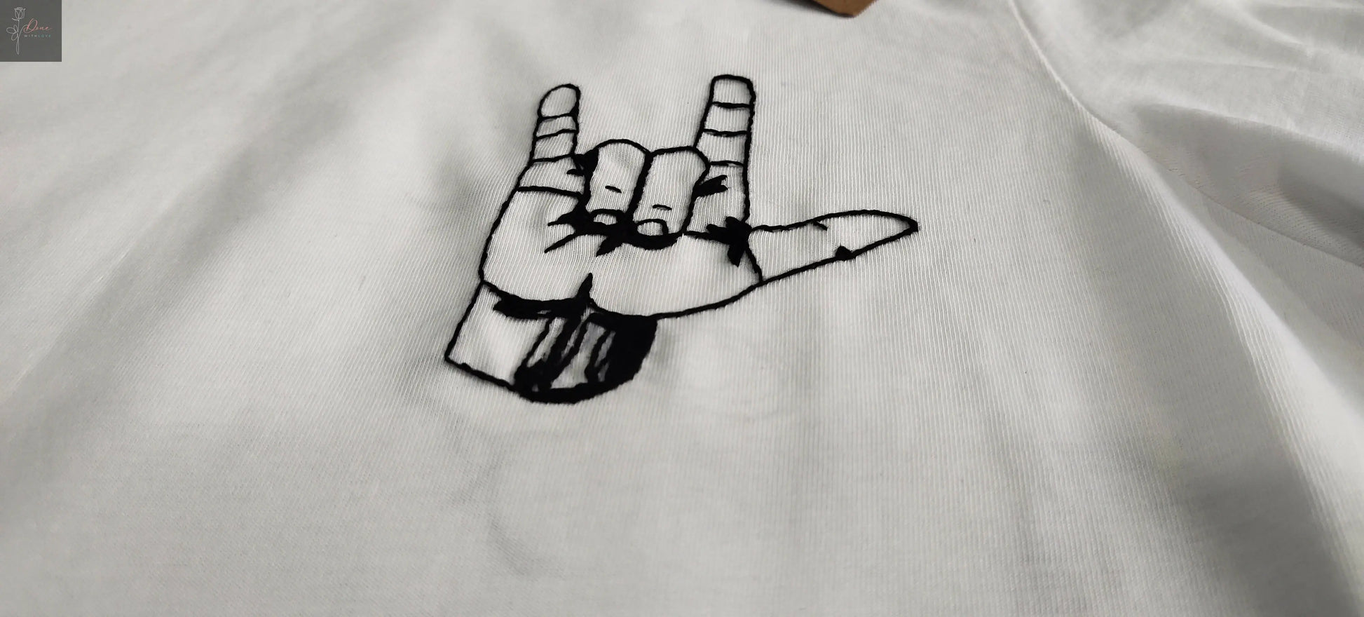 Rock-on hand-embroidery T-shirt | Large size T-shirt | Unisex T-shirt | Casual wear | Multi-seasonal wear | Comfortable Elsa