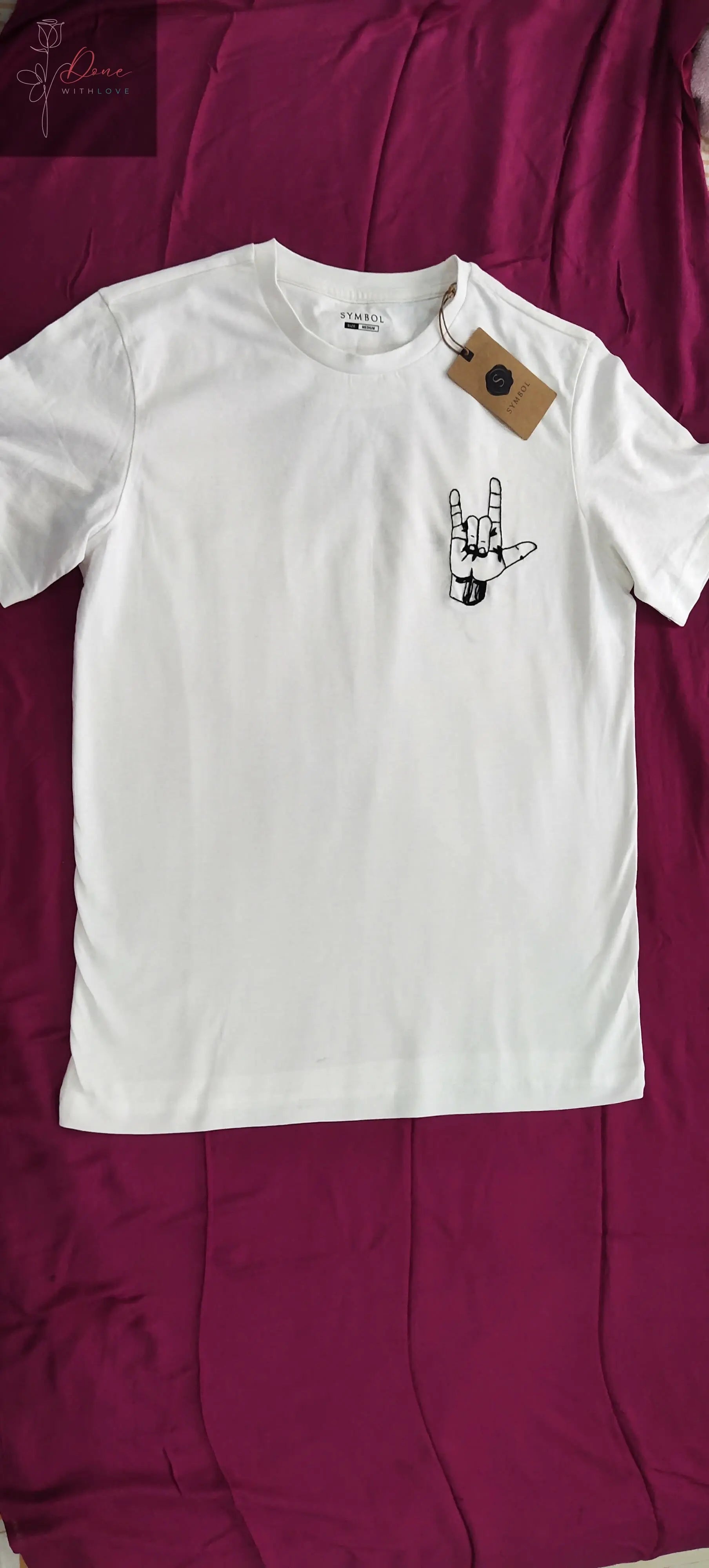 Rock-on hand-embroidery T-shirt | Large size T-shirt | Unisex T-shirt | Casual wear | Multi-seasonal wear | Comfortable Elsa